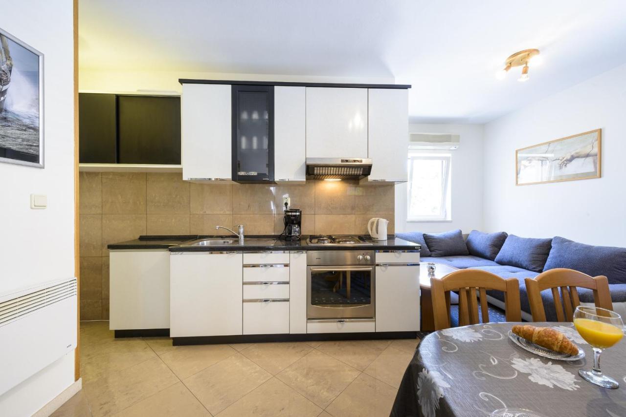 Apartment Tija Two Bedroom Apartment With Balcony And Partial Sea View Дубровник Екстериор снимка