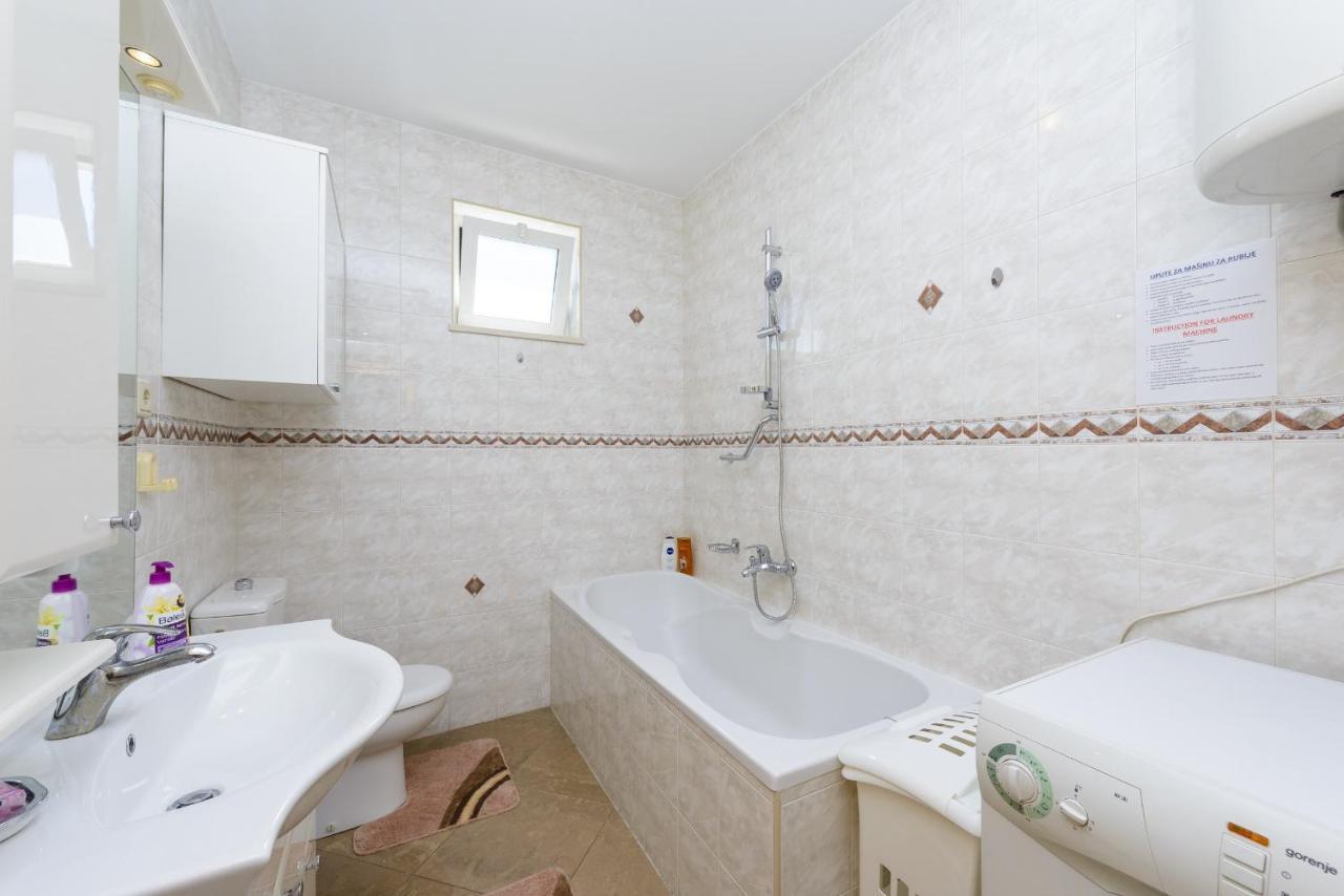Apartment Tija Two Bedroom Apartment With Balcony And Partial Sea View Дубровник Екстериор снимка