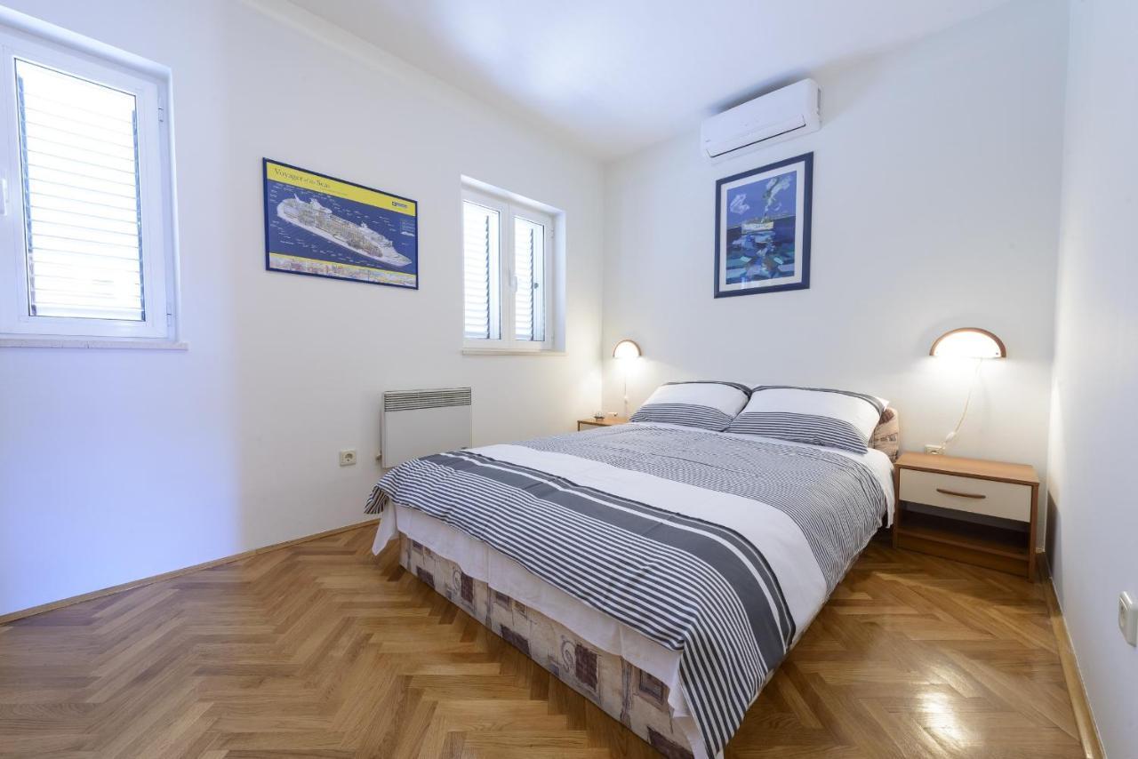 Apartment Tija Two Bedroom Apartment With Balcony And Partial Sea View Дубровник Екстериор снимка